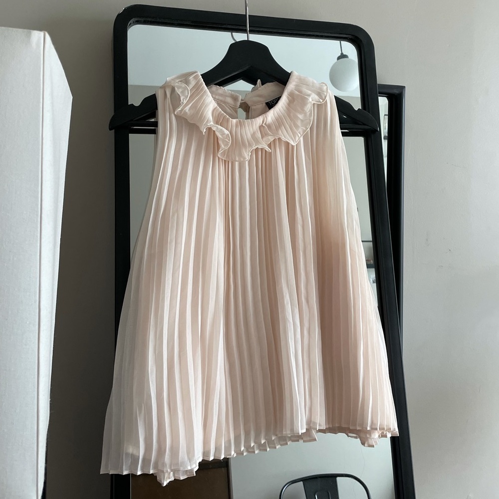 Topshop blush pleated sleeveless blouse